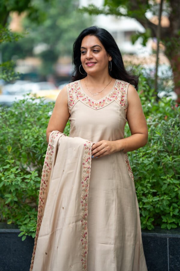Kala Creation Beautiful Neckline Embroidered Work Sleeveless Kurta Pant And Dupatta Set - Image 2