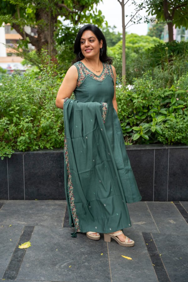 Kala Creation Beautiful Neckline Embroidered Work Sleeveless Kurta Pant And Dupatta Set - Image 3