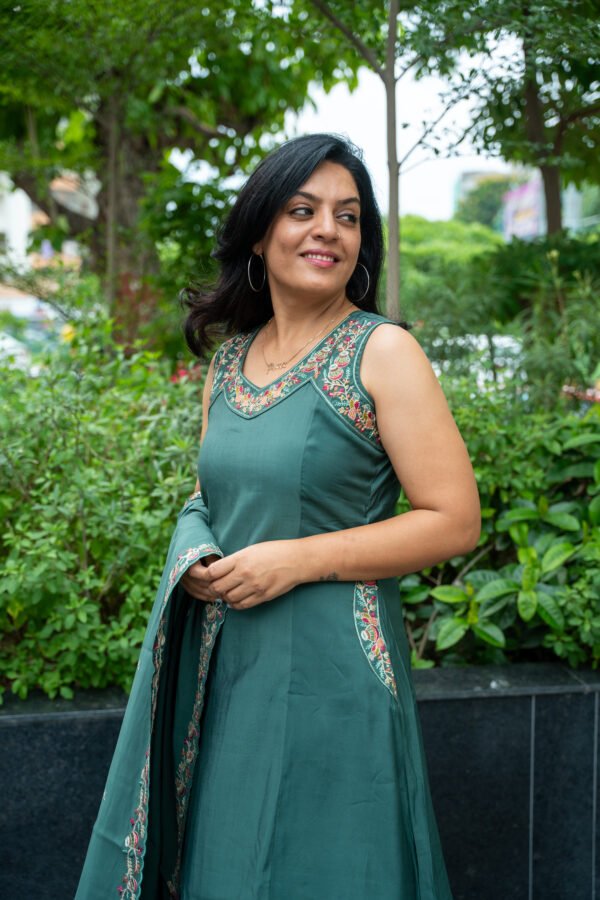 Kala Creation Beautiful Neckline Embroidered Work Sleeveless Kurta Pant And Dupatta Set - Image 4