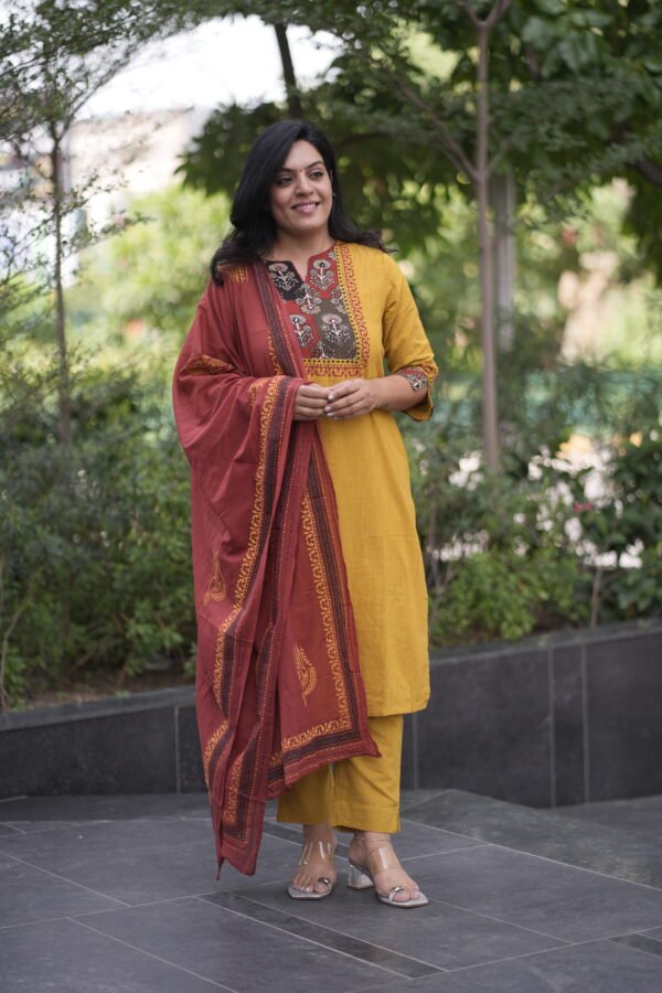 Kala Creation Neckyoke Printed And Plain Kurta Pant And Dupatta Set - Image 2