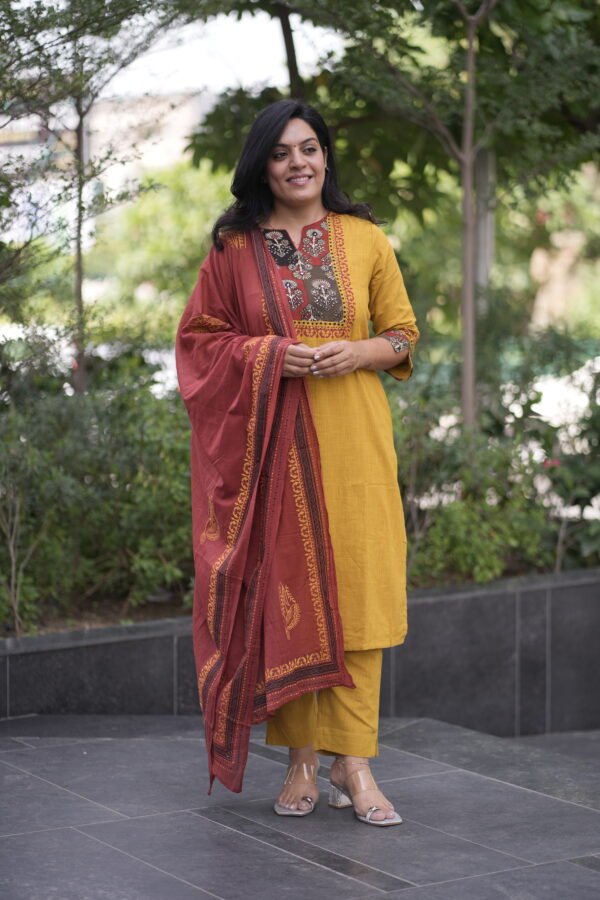 Kala Creation Neckyoke Printed And Plain Kurta Pant And Dupatta Set - Image 6