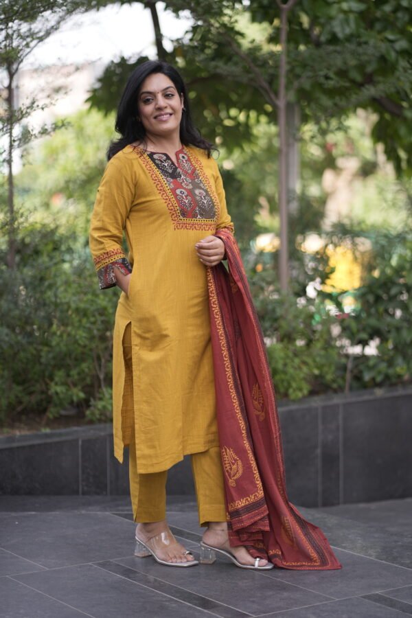 Kala Creation Neckyoke Printed And Plain Kurta Pant And Dupatta Set - Image 5