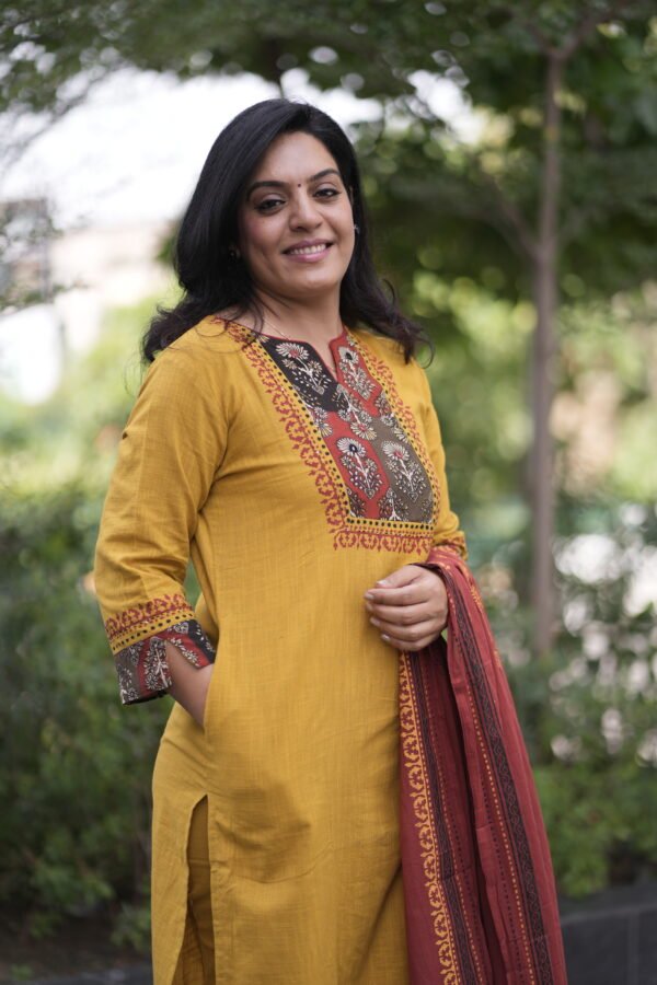 Kala Creation Neckyoke Printed And Plain Kurta Pant And Dupatta Set - Image 4