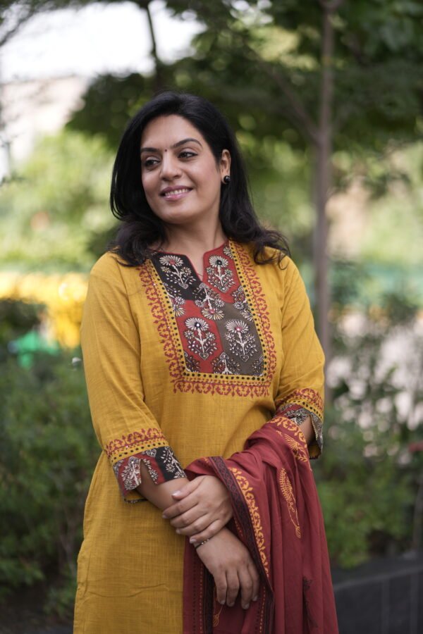 Kala Creation Neckyoke Printed And Plain Kurta Pant And Dupatta Set - Image 3