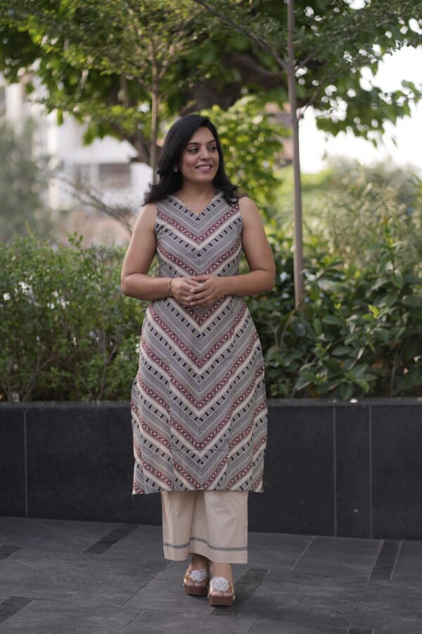 Kala Creation Beautiful Printed Sleeveless Kurti Pant  Set - Image 2