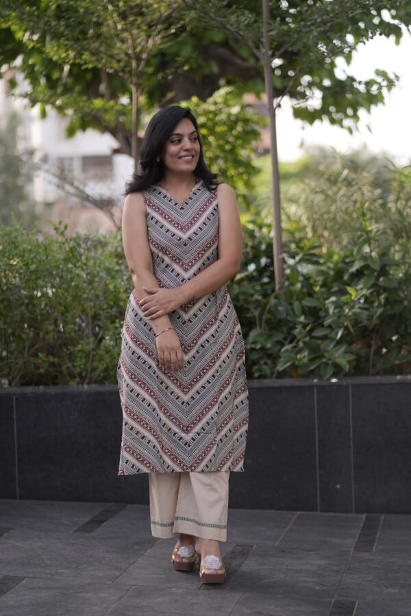 Kala Creation Beautiful Printed Sleeveless Kurti Pant  Set - Image 4