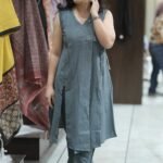 Kala Creation Plain Grey V-Neck Kurta And Pant Set