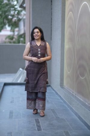 Kala Creation Beautiful Sleeveless Mirror Work Kurta With Matching Pant Set