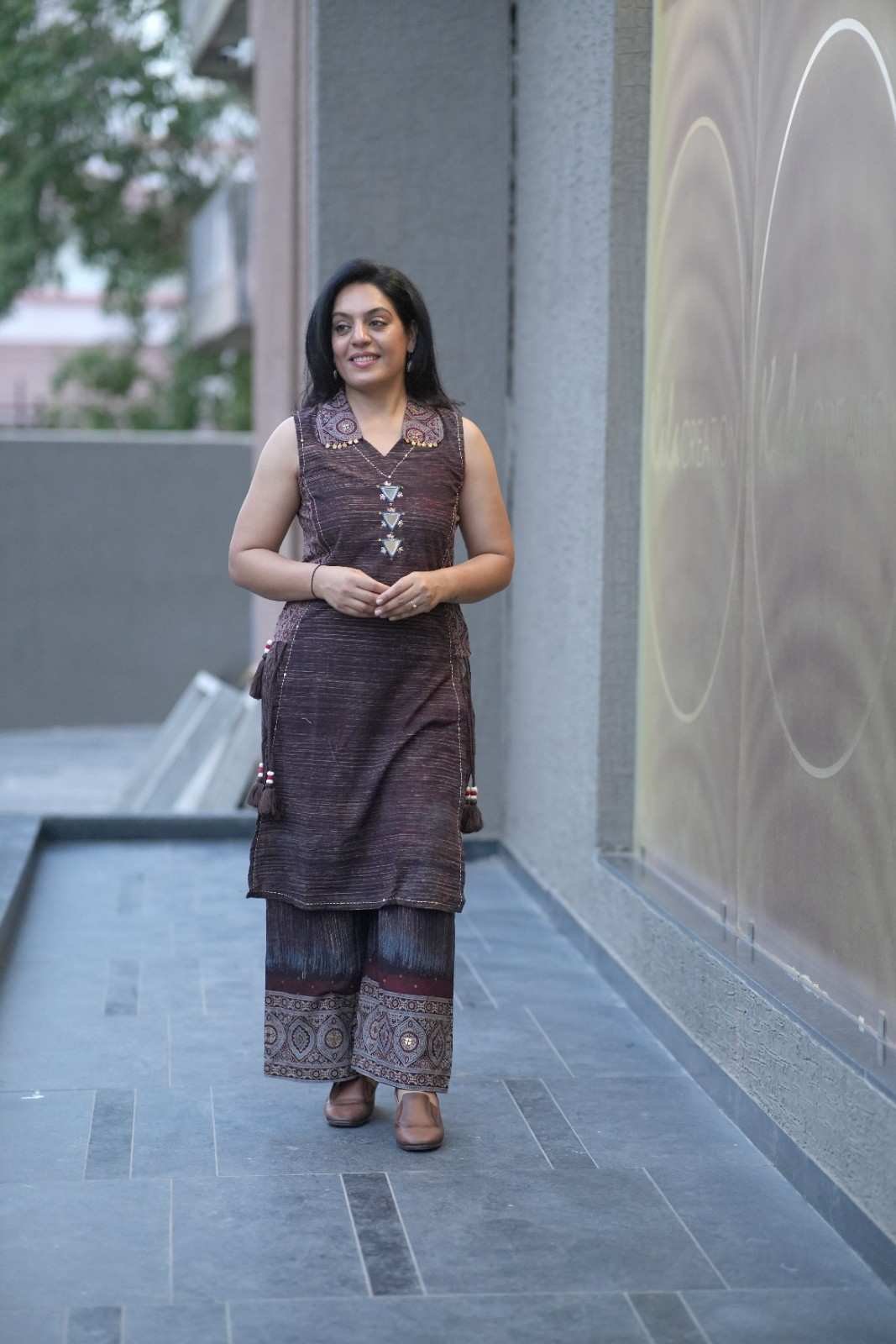 Kala Creation Beautiful Sleeveless Mirror Work Kurta With Matching Pant Set