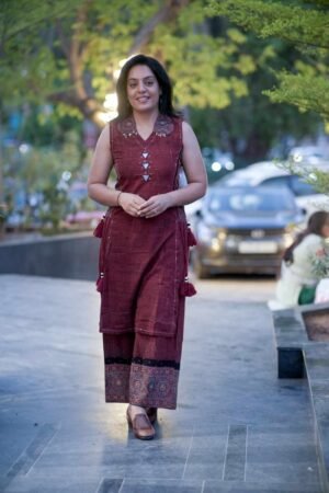 Kala Creation Beautiful Sleeveless Mirror Work Kurta With Matching Pant Set