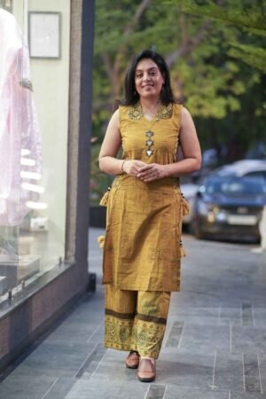 Kala Creation Beautiful Sleeveless Mirror Work Kurta With Matching Pant Set